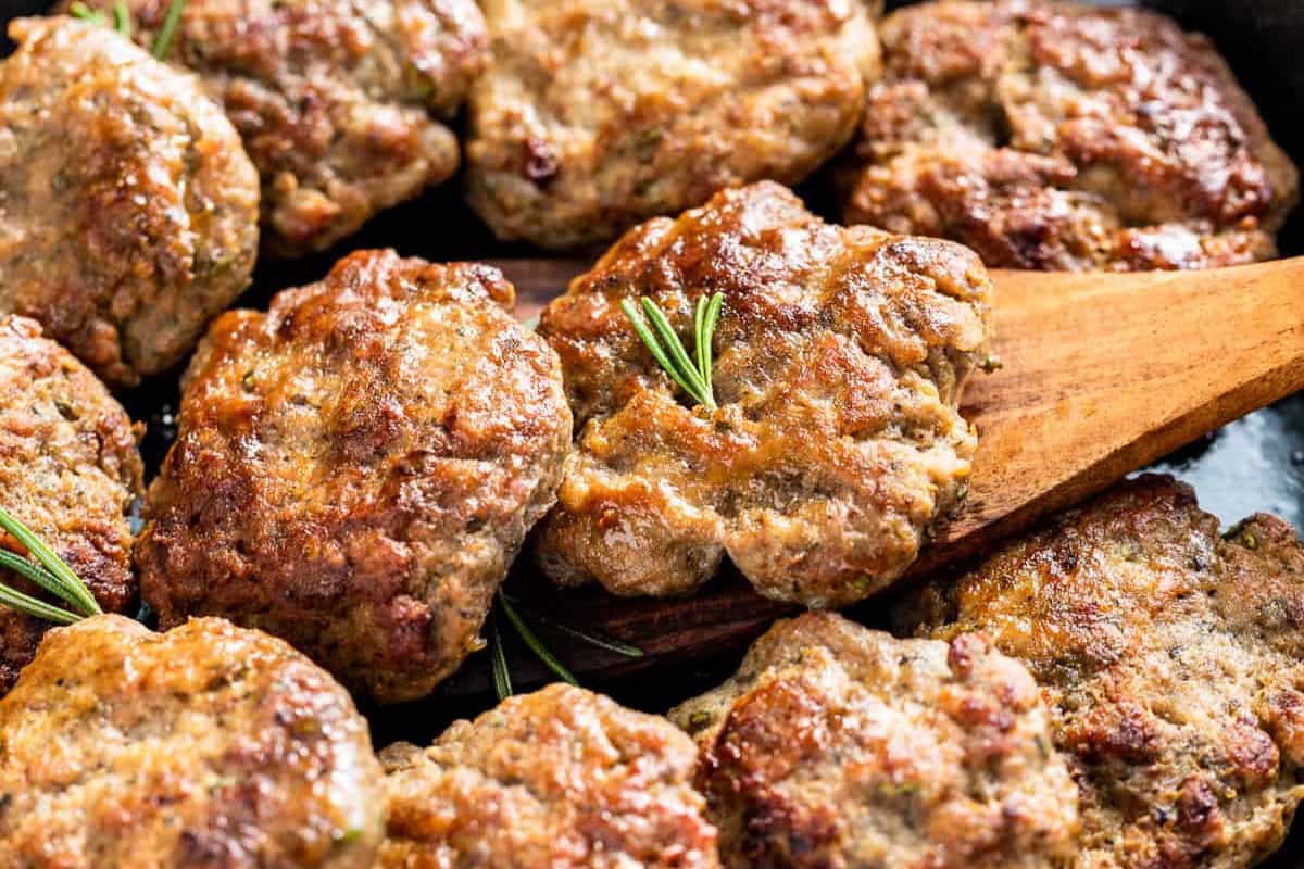 A dish of Turkey Breakfast Sausage.