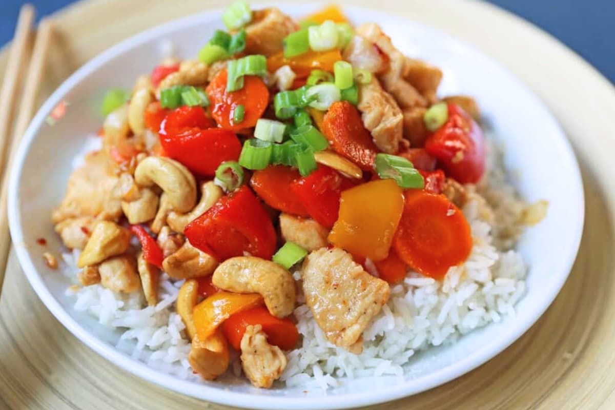 A dish of Honey Cashew Chicken.