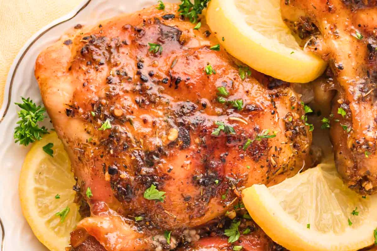 A plate of Lemon Garlic Chicken Thighs.