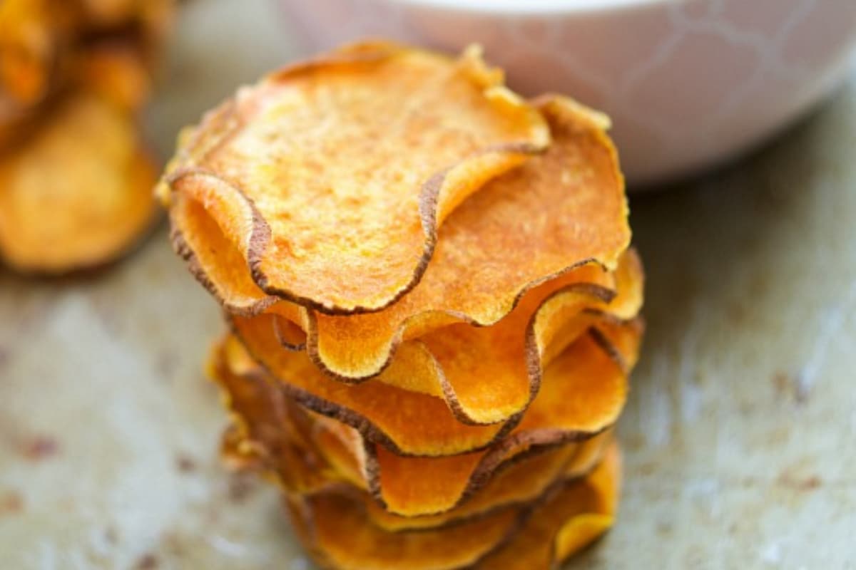 A plate of Crunchy Baked Sweet Potato Chips.