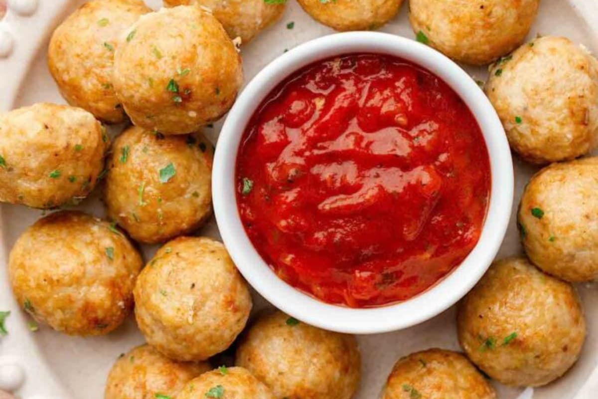A plate of Chicken Meatballs.