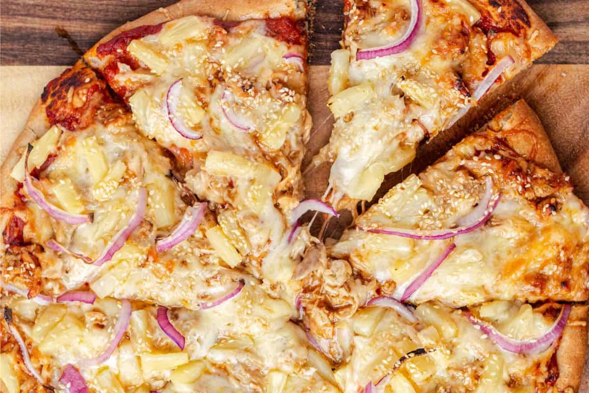 A plate of Teriyaki Hawaiian Chicken Pizza.