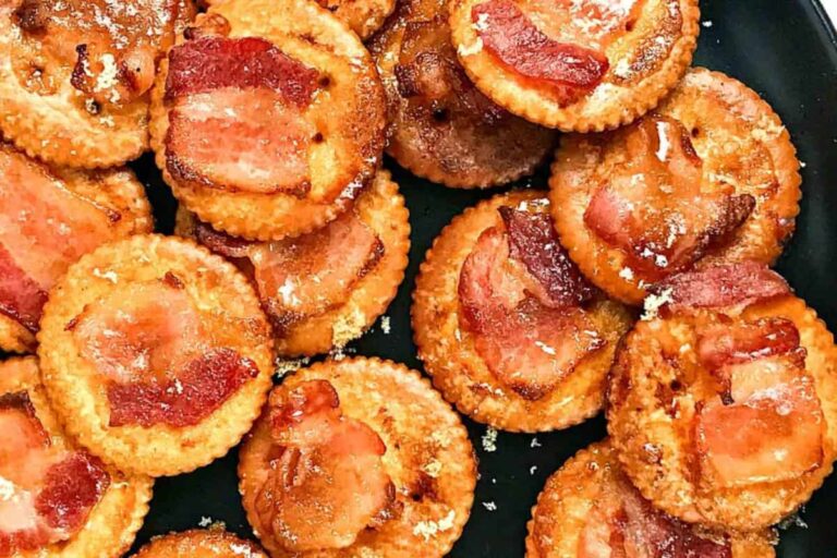 A plate of Bacon Ritz Crackers.