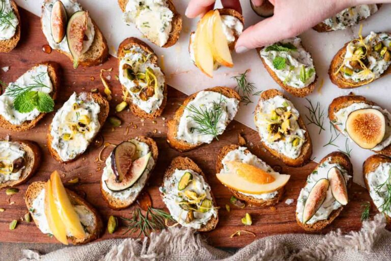 A plate of Easy Goat Cheese Crostini.