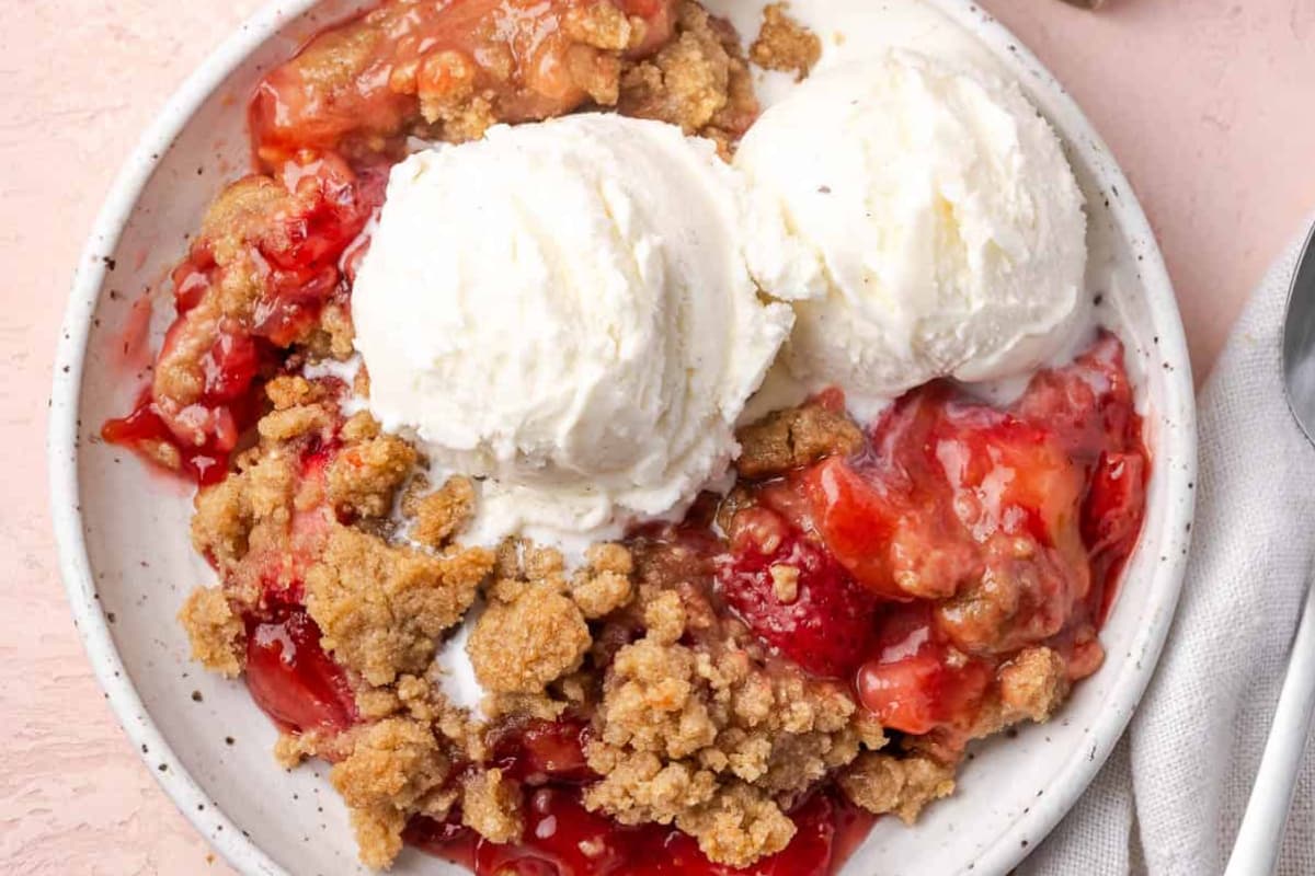 A dish of Strawberry Rhubarb Crumble.