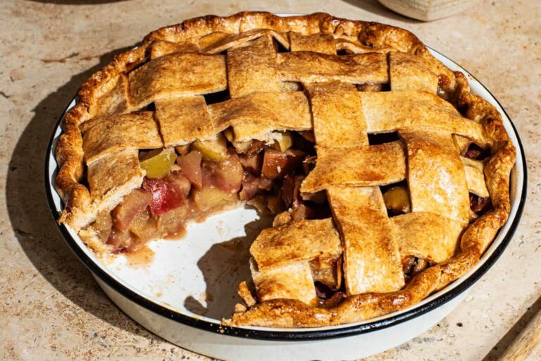 A dish of Honey Apple Pie.