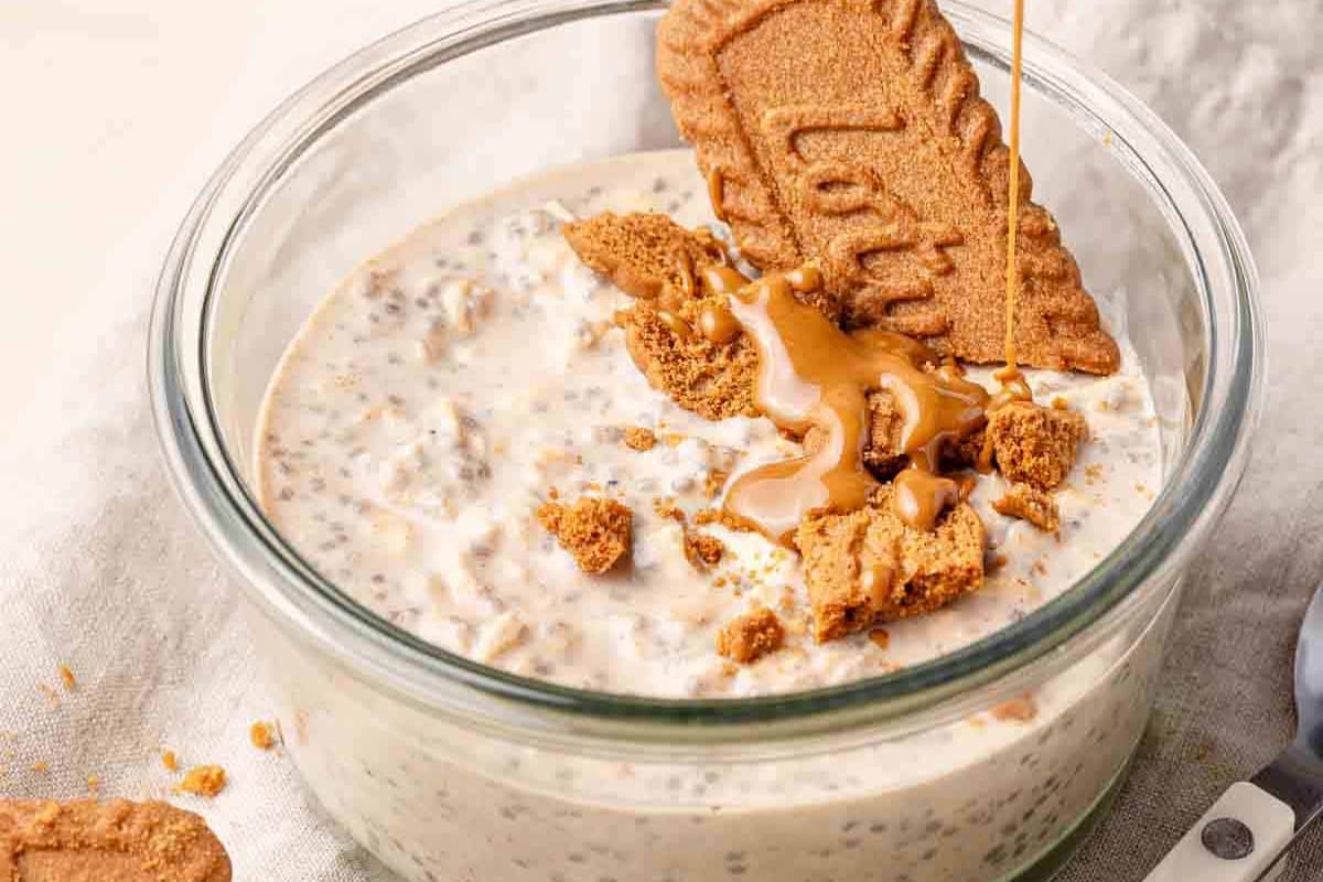A dish of Creamy Biscoff Overnight Oats.