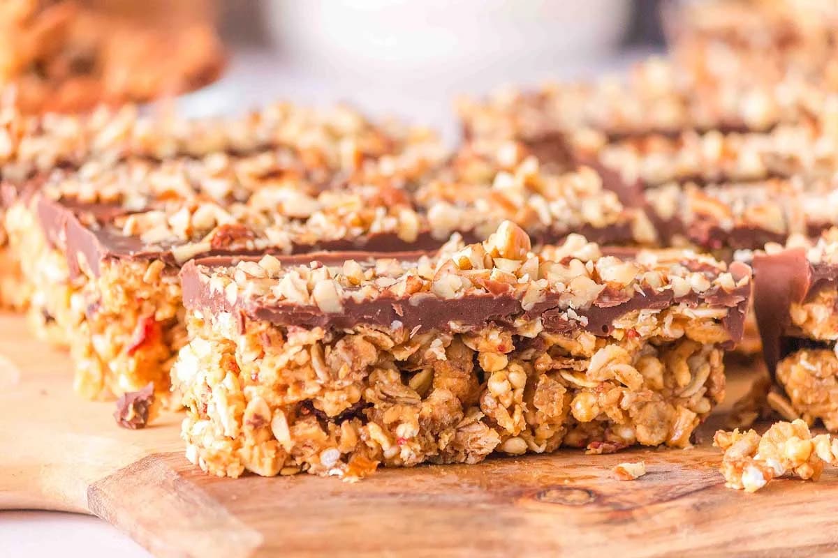 A plate of No Bake Granola Bars.