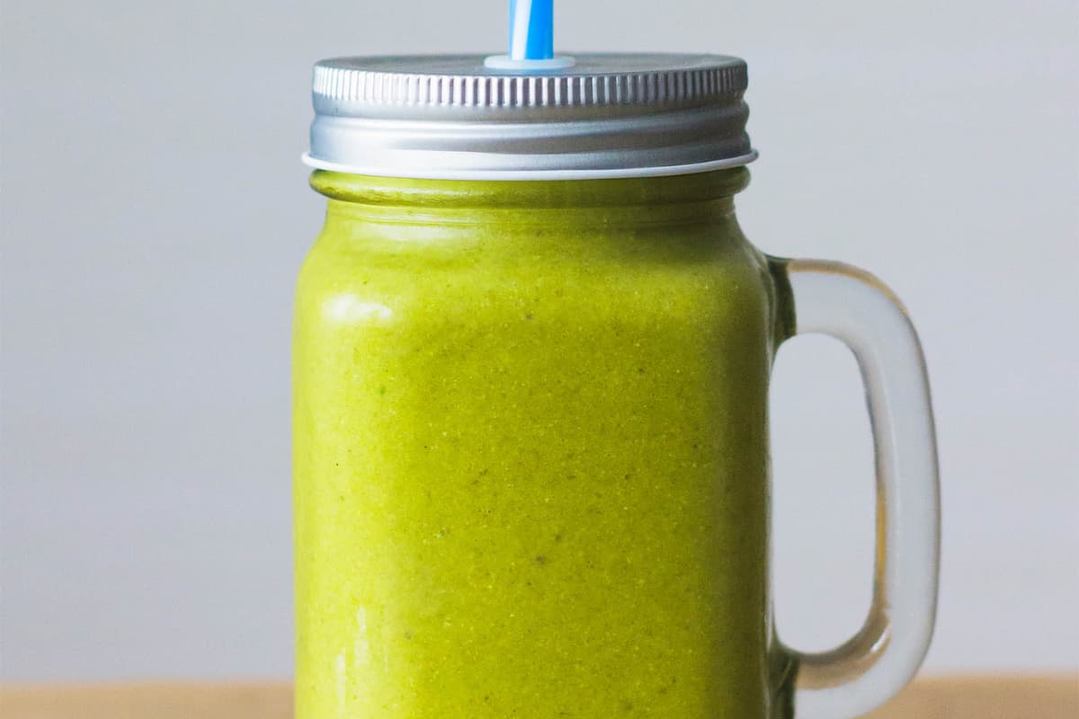 A glass of Winter Green Smoothie.