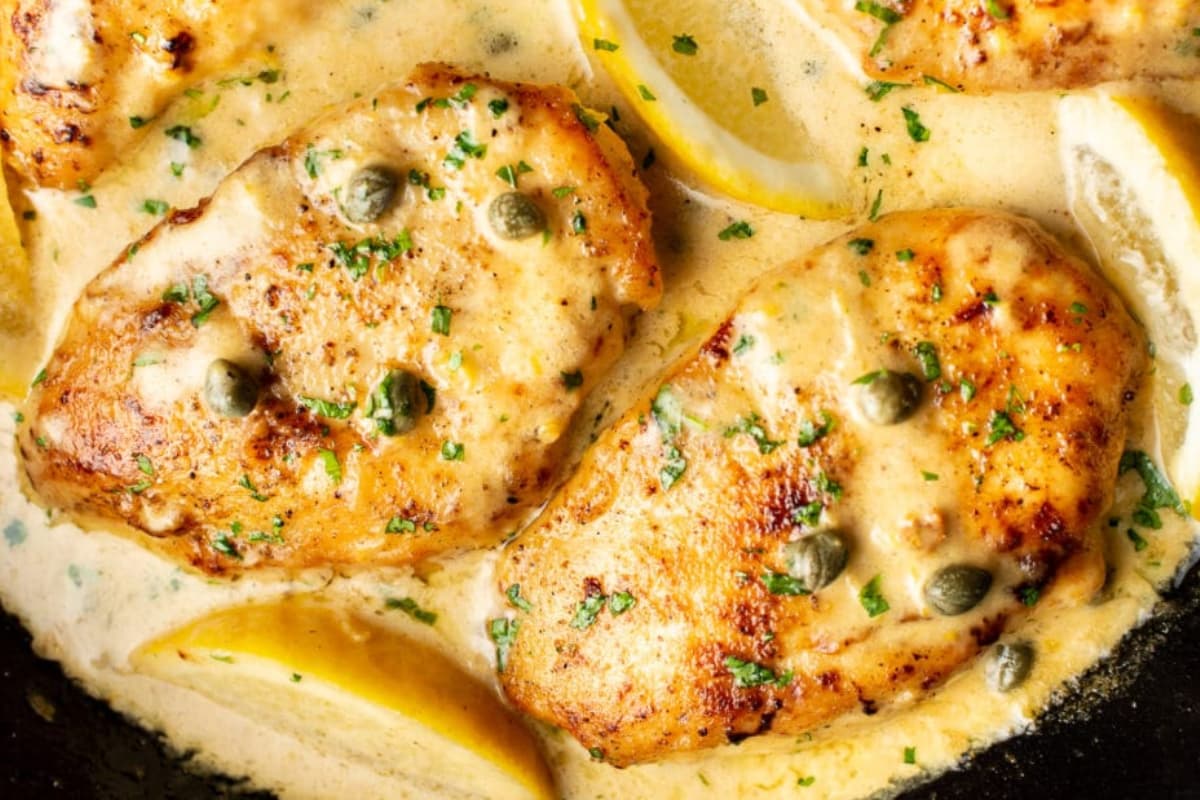 A dish of Easy Chicken Piccata.