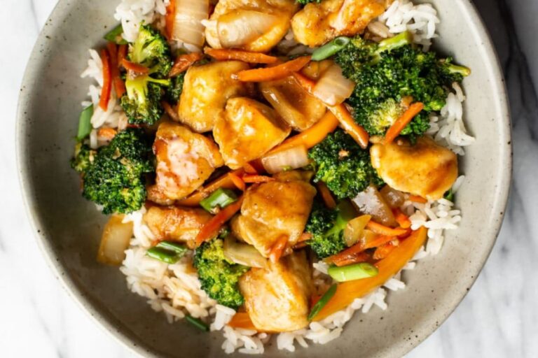 A dish of Easy Chicken Broccoli Stir Fry.