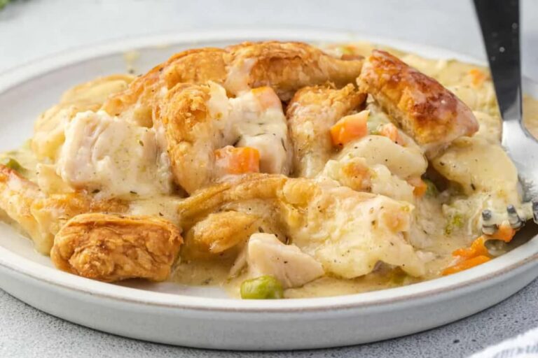 A dish of Turkey Pot Pie with Puff Pastry.