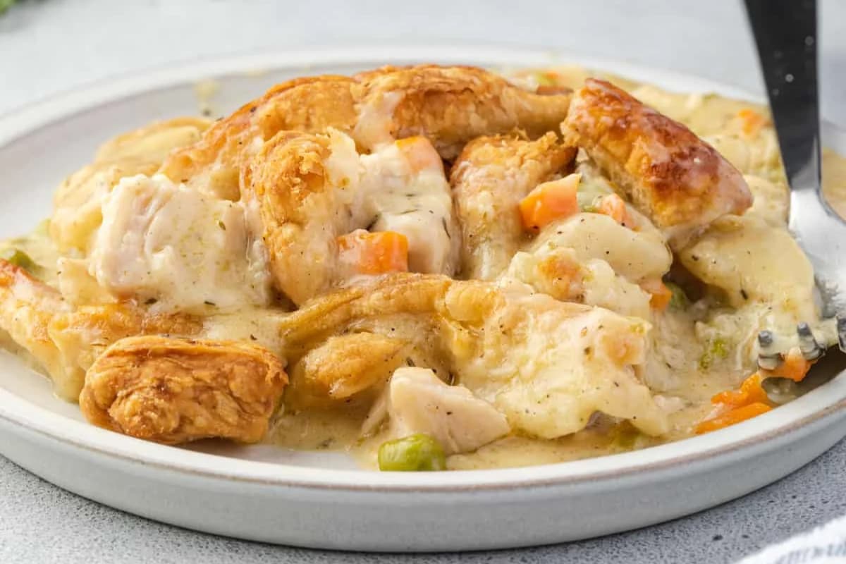 A dish of Turkey Pot Pie with Puff Pastry.