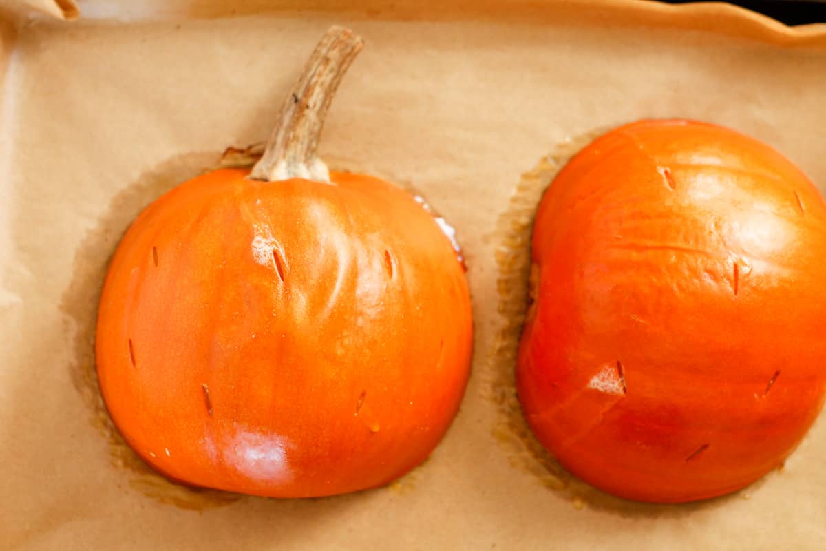 Pumpkins on a roasting pan.
