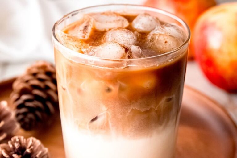 A glass of Iced Apple Crisp Macchiato.