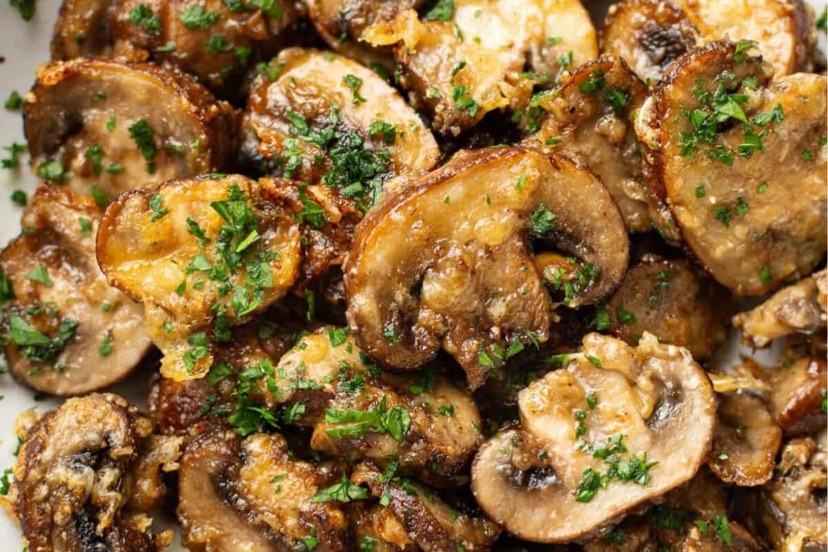 A dish Air Fryer Mushrooms.