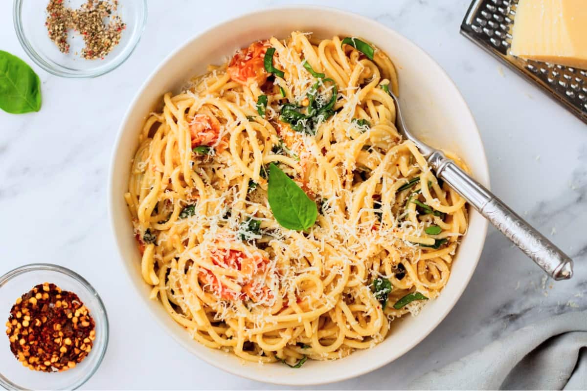 A dish of One Pan Tomato Basil Pasta.