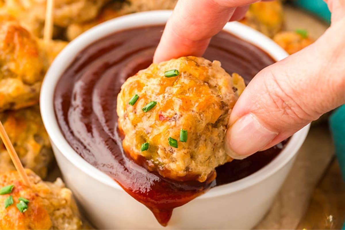 A dish of Chile and Cheese Sausage Poppers.