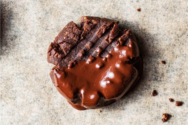 A dish of Flourless Chocolate Peanut Butter Cookies.