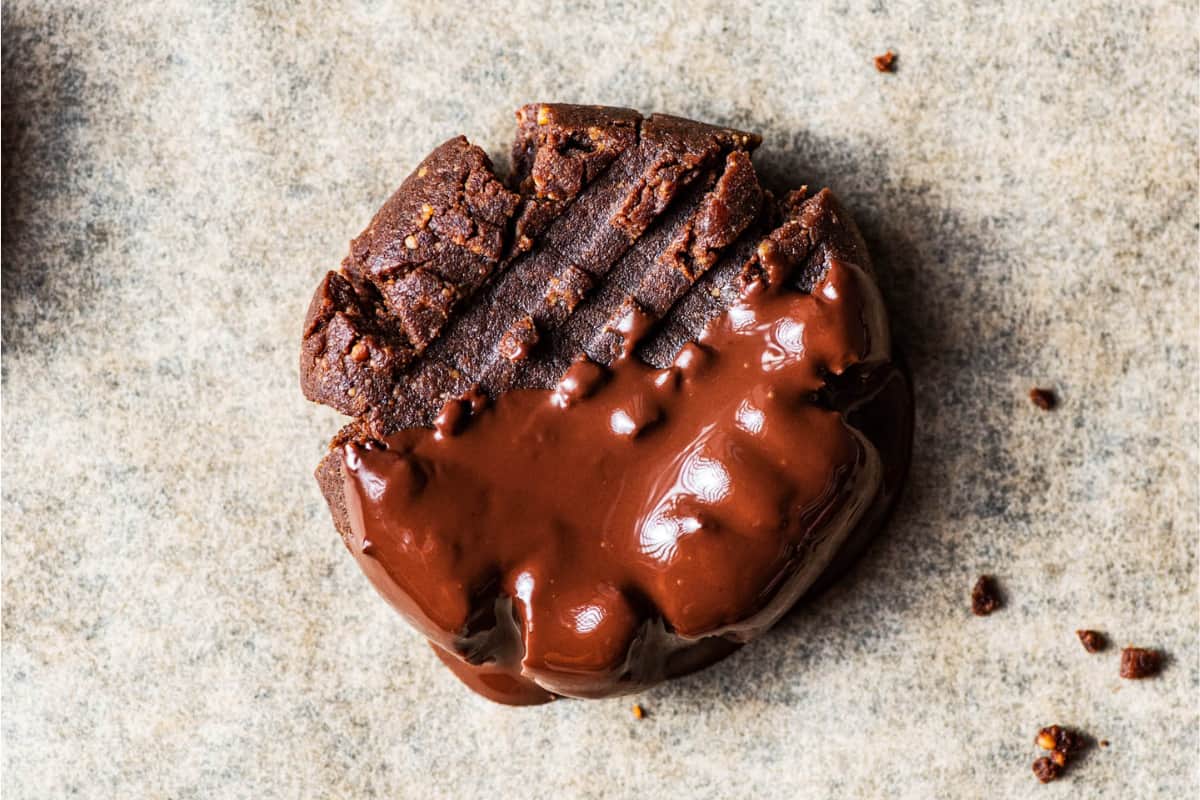 A dish of Flourless Chocolate Peanut Butter Cookies.