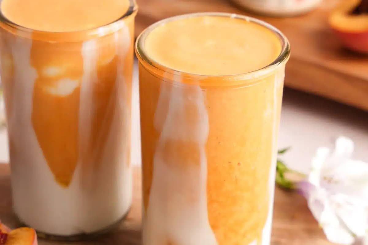 A dish of Peaches and Cream Erewhon Smoothie.
