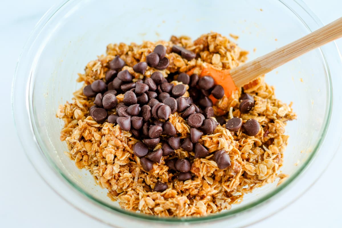 Chocolate chips stirred into the oat mixture.